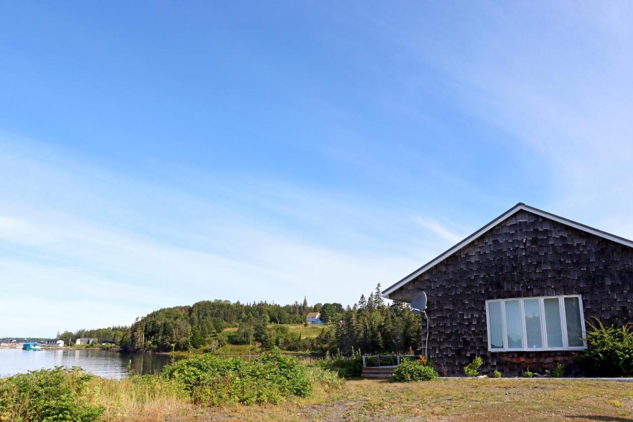 Friars Bay Inn & Cottages Welshpool Eksteriør bilde
