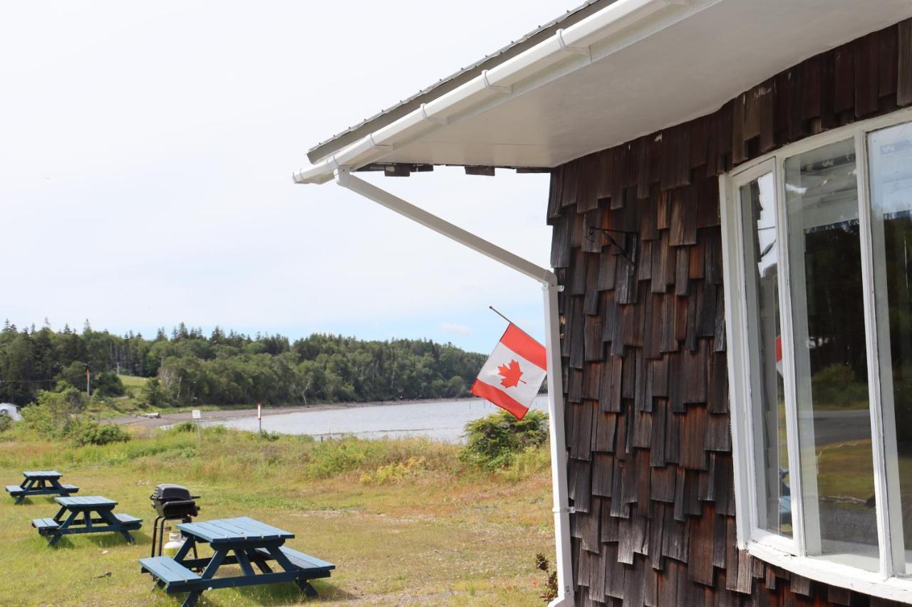 Friars Bay Inn & Cottages Welshpool Eksteriør bilde
