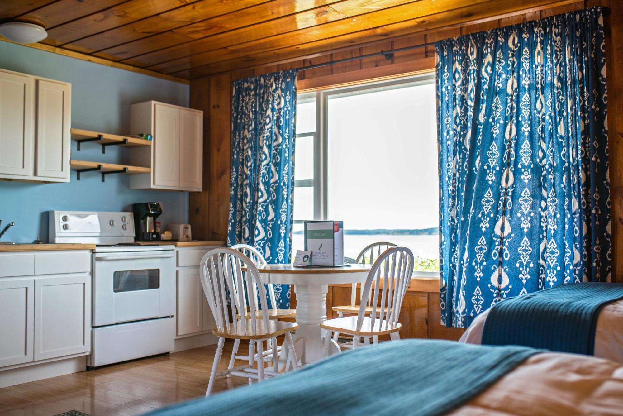 Friars Bay Inn & Cottages Welshpool Rom bilde